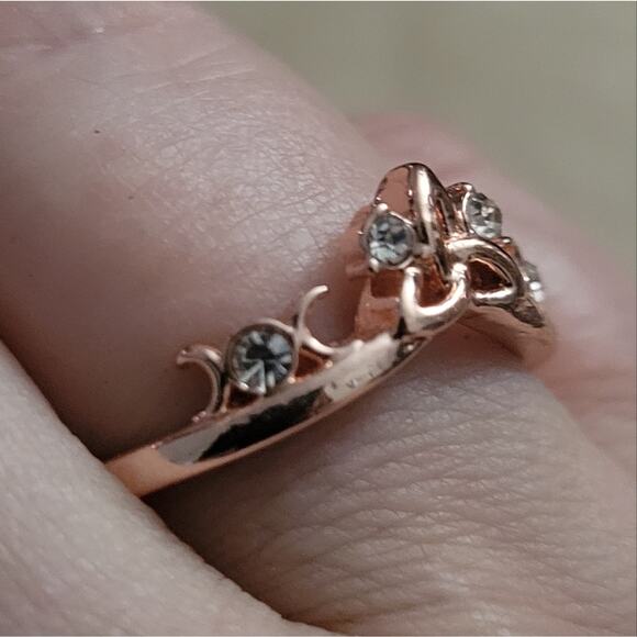 Celtic knot & crescent moon ring, size 6, rose gold color - Picture 4 of 4